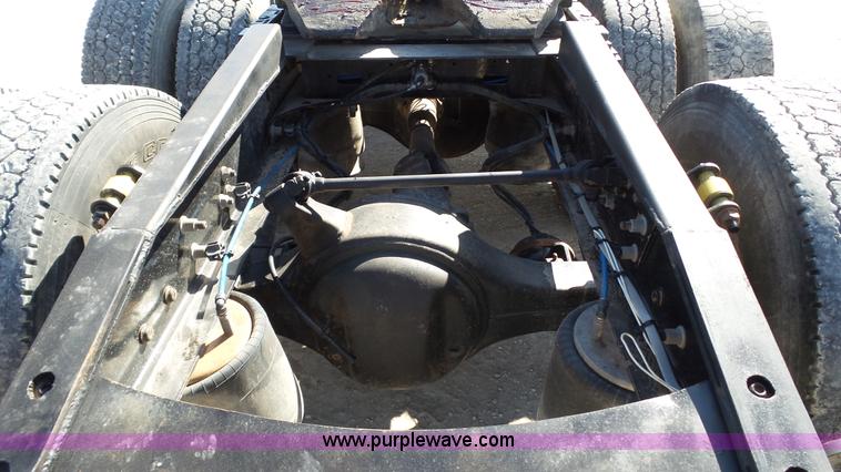 image for item L6503 2007 Freightliner Columbia semi truck