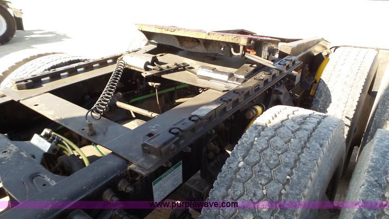 image for item L6503 2007 Freightliner Columbia semi truck