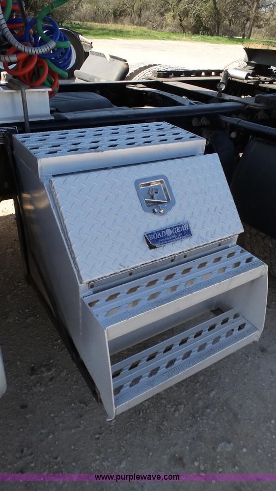 image for item L6503 2007 Freightliner Columbia semi truck