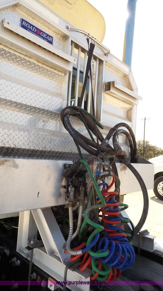 image for item L6503 2007 Freightliner Columbia semi truck