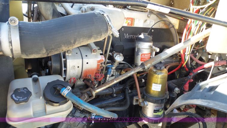 image for item L6503 2007 Freightliner Columbia semi truck