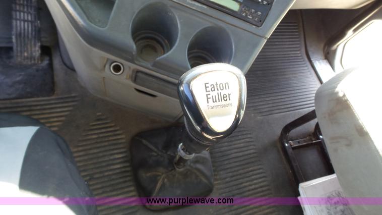 image for item L6503 2007 Freightliner Columbia semi truck