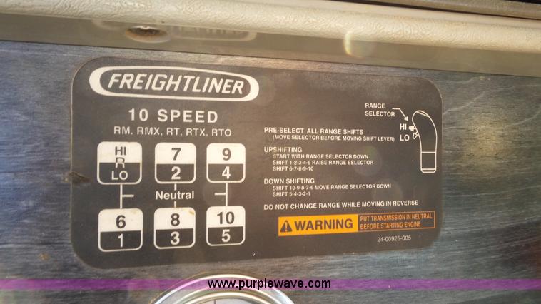 image for item L6503 2007 Freightliner Columbia semi truck