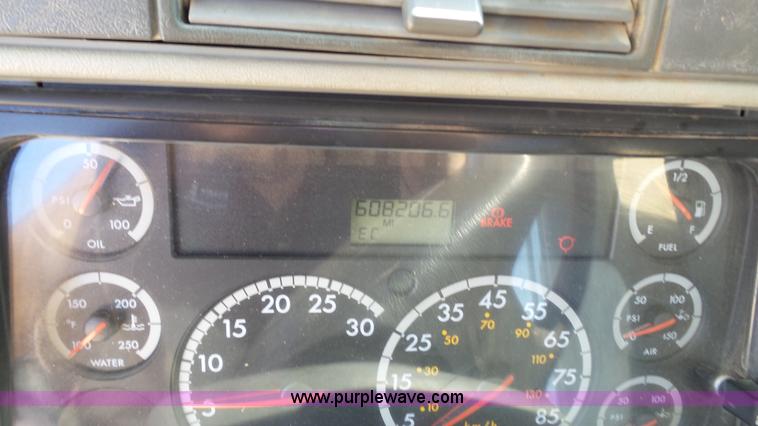 image for item L6503 2007 Freightliner Columbia semi truck