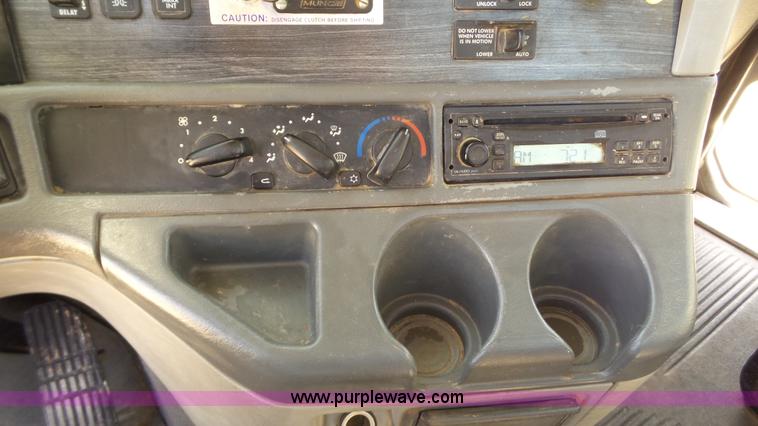 image for item L6503 2007 Freightliner Columbia semi truck