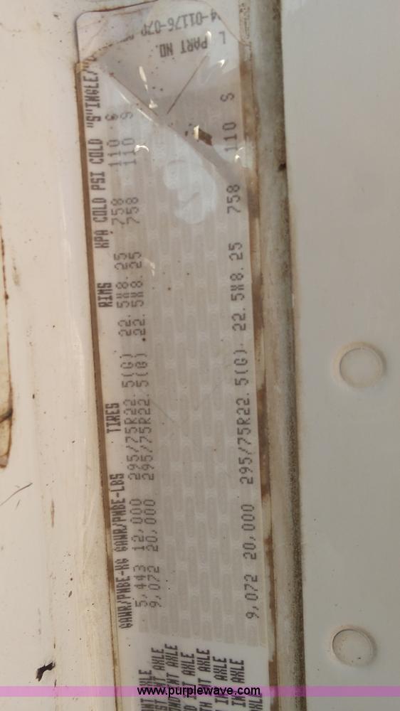 image for item L6503 2007 Freightliner Columbia semi truck