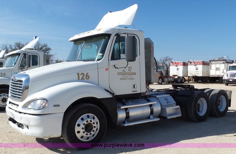 image for item L6504 2007 Freightliner Columbia semi truck