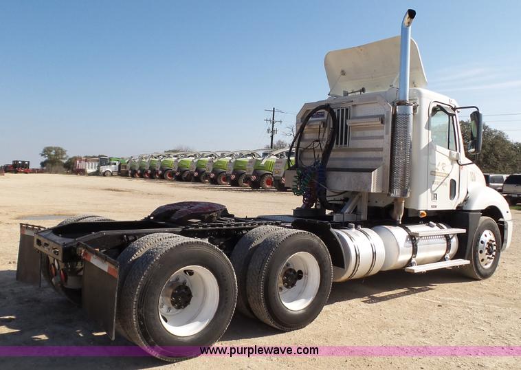 image for item L6504 2007 Freightliner Columbia semi truck