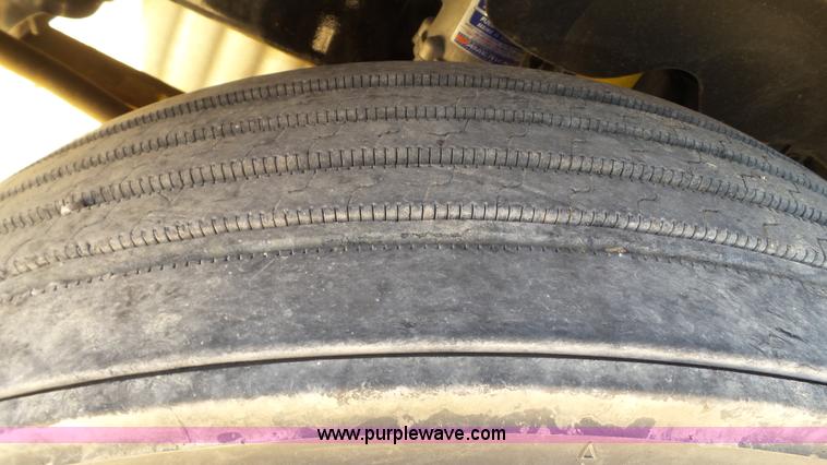 image for item L6504 2007 Freightliner Columbia semi truck