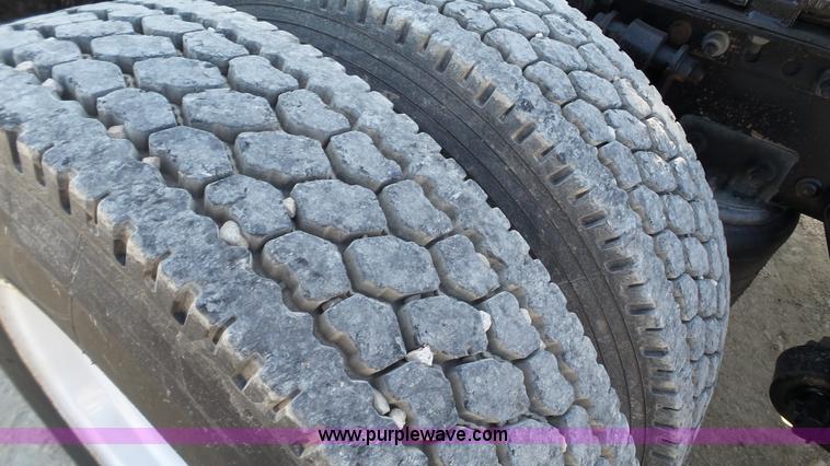 image for item L6504 2007 Freightliner Columbia semi truck