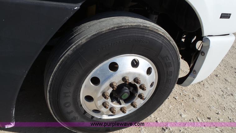 image for item L6504 2007 Freightliner Columbia semi truck