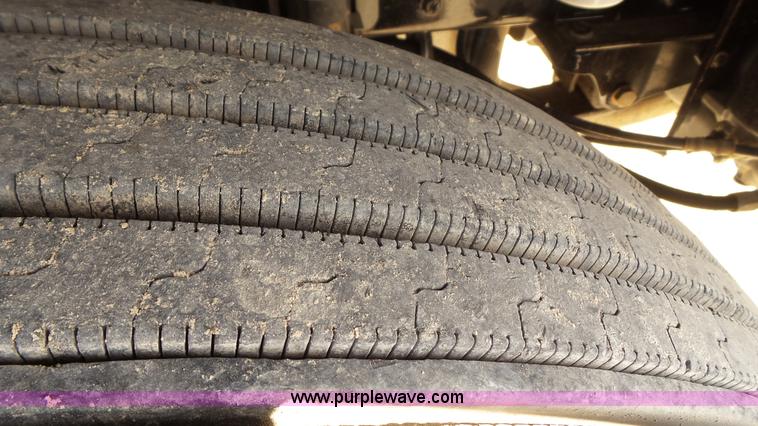 image for item L6504 2007 Freightliner Columbia semi truck