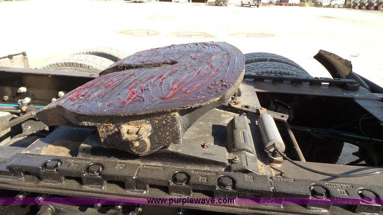 image for item L6504 2007 Freightliner Columbia semi truck