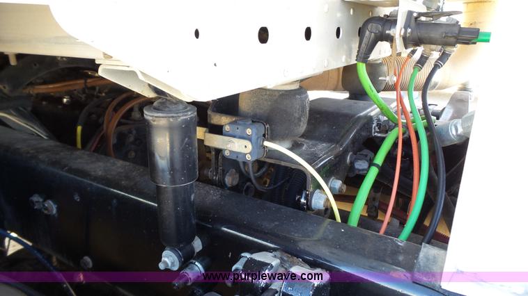 image for item L6504 2007 Freightliner Columbia semi truck