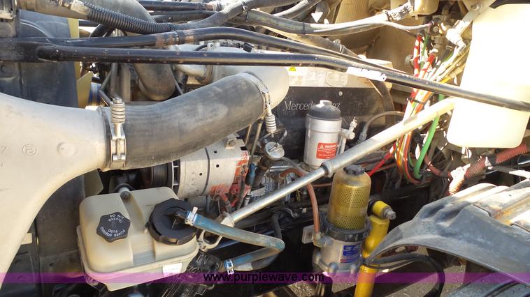 image for item L6504 2007 Freightliner Columbia semi truck