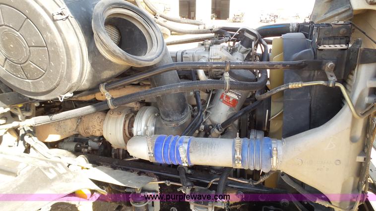 image for item L6504 2007 Freightliner Columbia semi truck