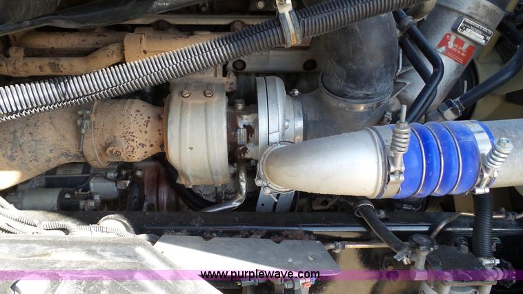 image for item L6504 2007 Freightliner Columbia semi truck