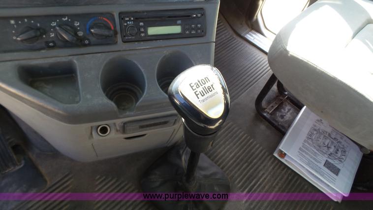 image for item L6504 2007 Freightliner Columbia semi truck