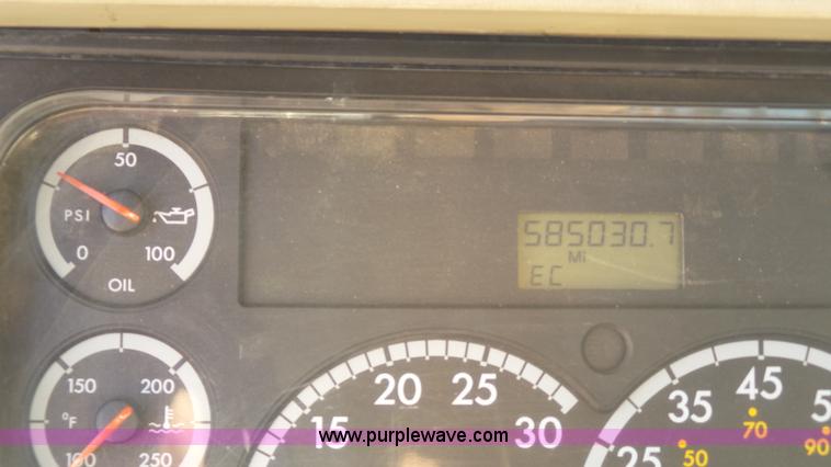 image for item L6504 2007 Freightliner Columbia semi truck