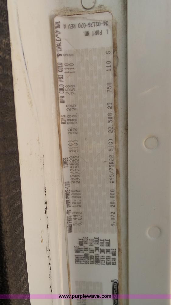 image for item L6504 2007 Freightliner Columbia semi truck