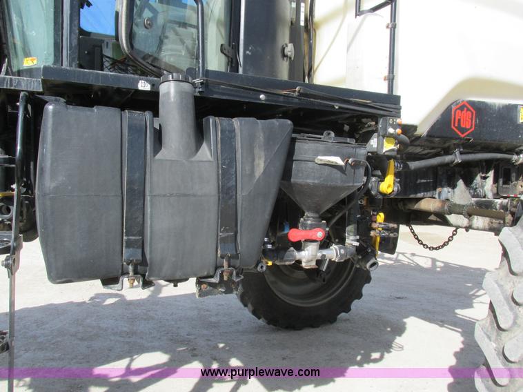image for item L7122 2010 SpraCoupe 7660 self-propelled applicator