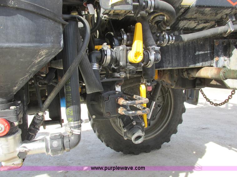 image for item L7122 2010 SpraCoupe 7660 self-propelled applicator