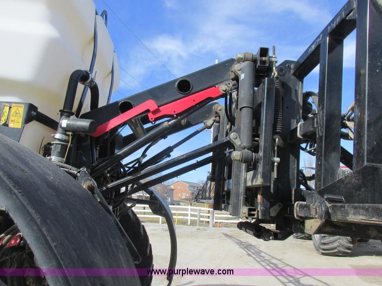 image for item L7122 2010 SpraCoupe 7660 self-propelled applicator