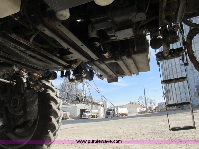 image for item L7122 2010 SpraCoupe 7660 self-propelled applicator