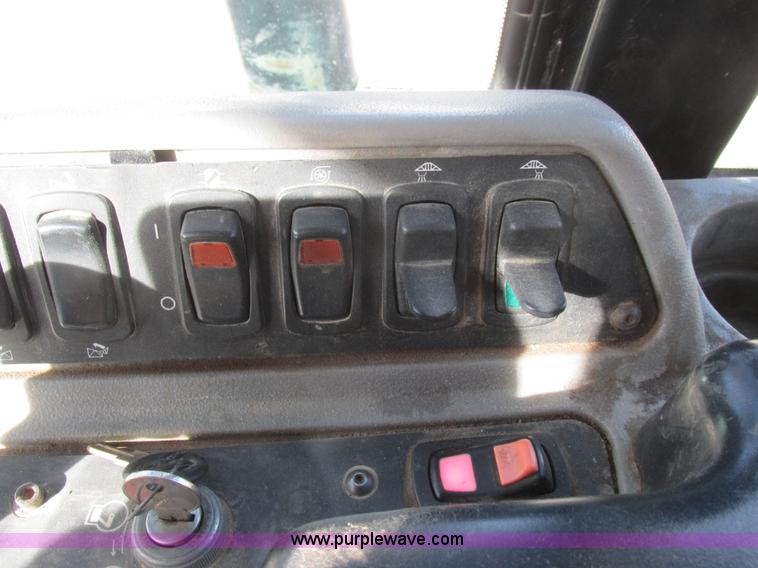 image for item L7122 2010 SpraCoupe 7660 self-propelled applicator