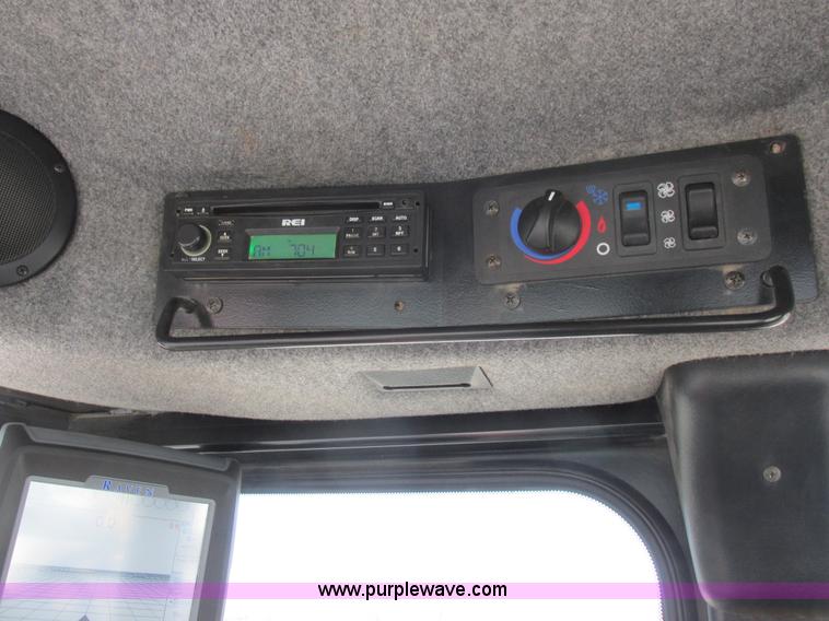 image for item L7122 2010 SpraCoupe 7660 self-propelled applicator