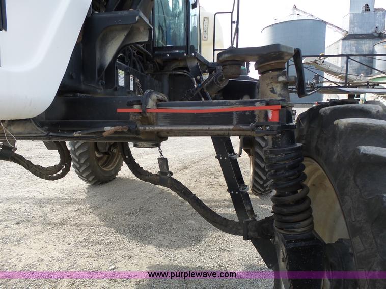 image for item L7124 2005 SpraCoupe 7650 self-propelled sprayer