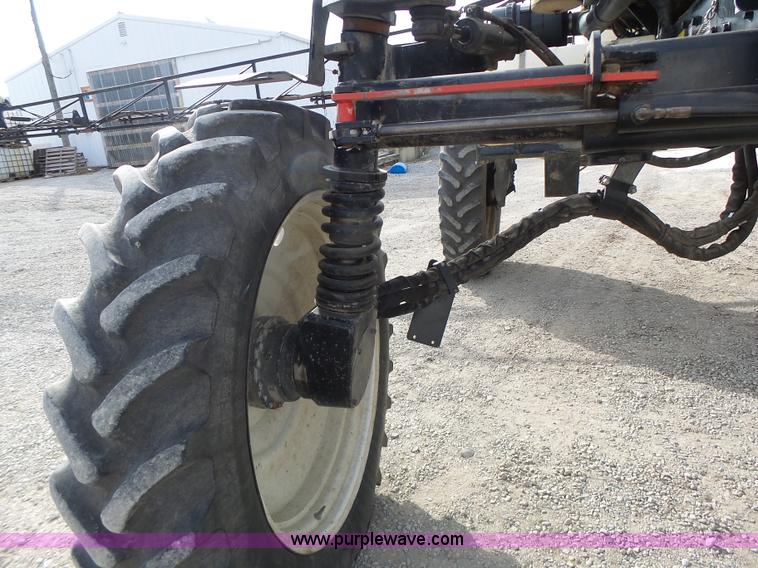 image for item L7124 2005 SpraCoupe 7650 self-propelled sprayer