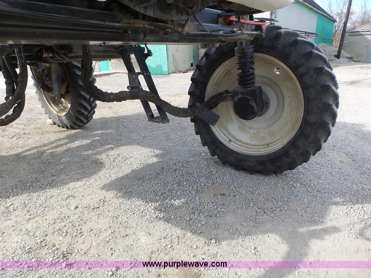 image for item L7124 2005 SpraCoupe 7650 self-propelled sprayer