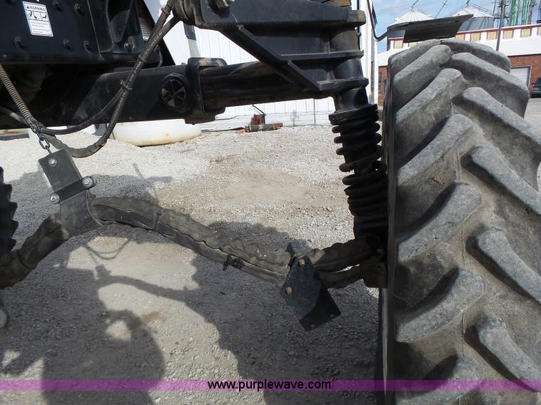 image for item L7124 2005 SpraCoupe 7650 self-propelled sprayer