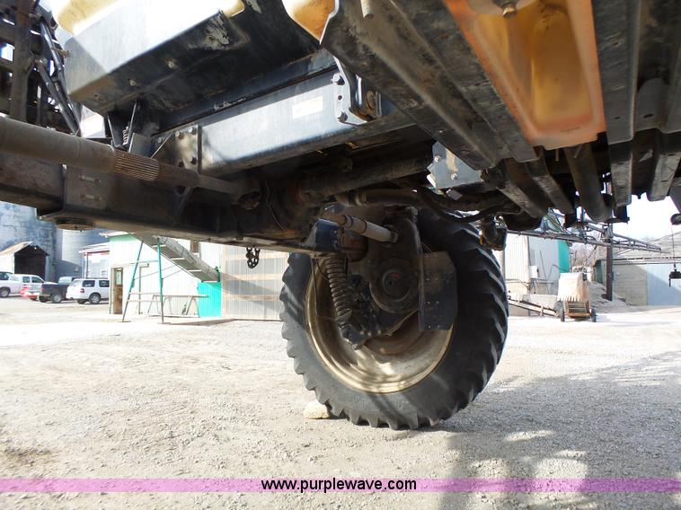 image for item L7124 2005 SpraCoupe 7650 self-propelled sprayer