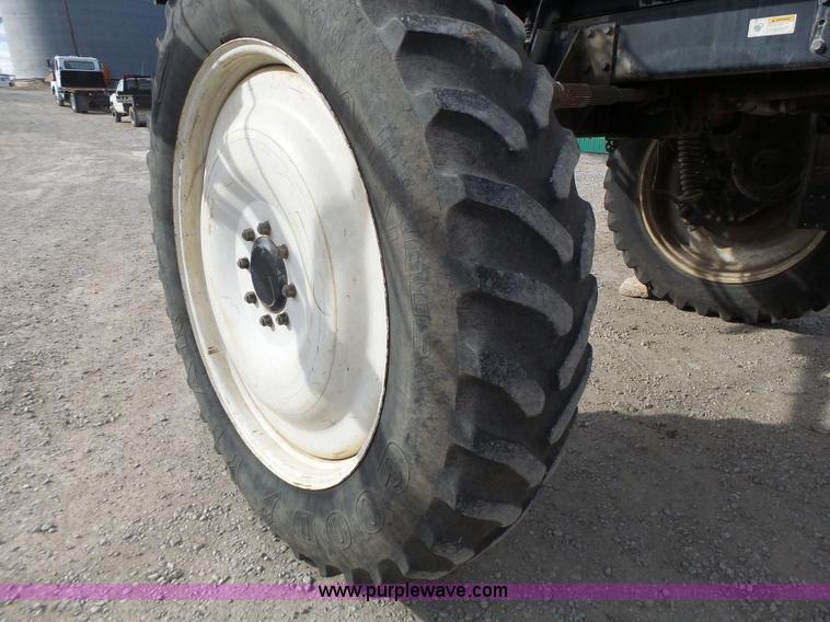 image for item L7124 2005 SpraCoupe 7650 self-propelled sprayer