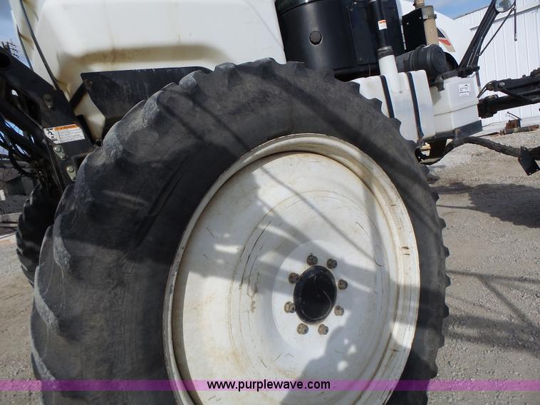 image for item L7124 2005 SpraCoupe 7650 self-propelled sprayer