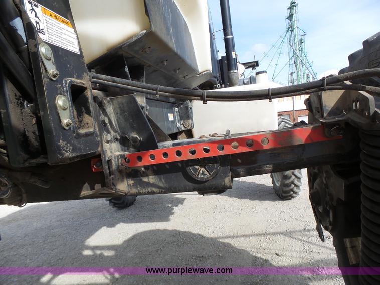 image for item L7124 2005 SpraCoupe 7650 self-propelled sprayer