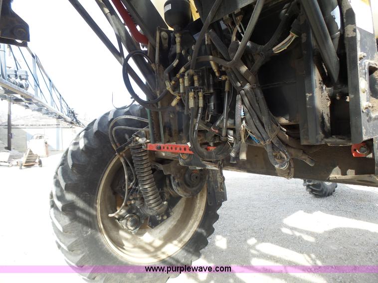 image for item L7124 2005 SpraCoupe 7650 self-propelled sprayer