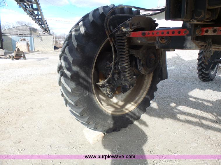 image for item L7124 2005 SpraCoupe 7650 self-propelled sprayer