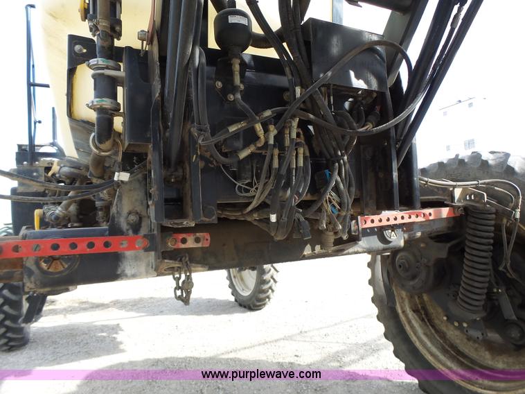 image for item L7124 2005 SpraCoupe 7650 self-propelled sprayer