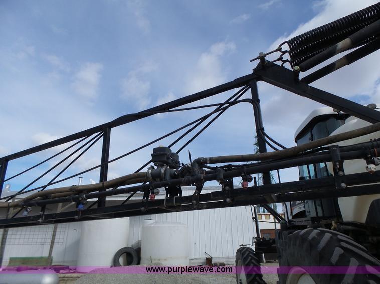 image for item L7124 2005 SpraCoupe 7650 self-propelled sprayer