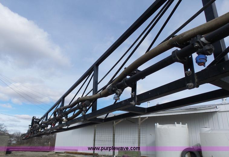 image for item L7124 2005 SpraCoupe 7650 self-propelled sprayer