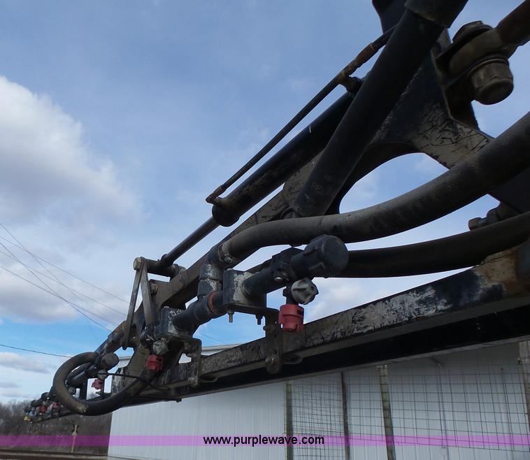 image for item L7124 2005 SpraCoupe 7650 self-propelled sprayer