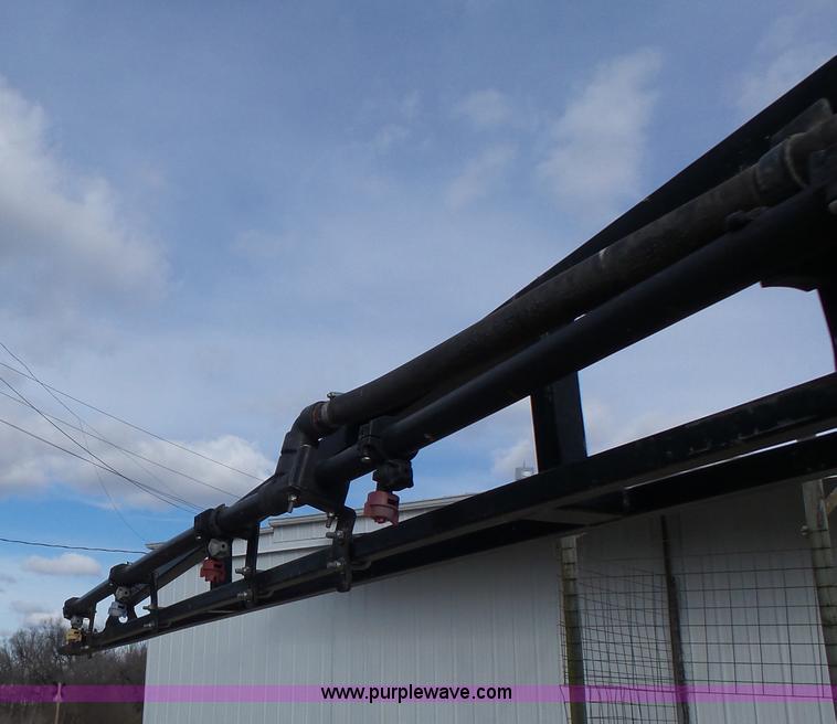 image for item L7124 2005 SpraCoupe 7650 self-propelled sprayer