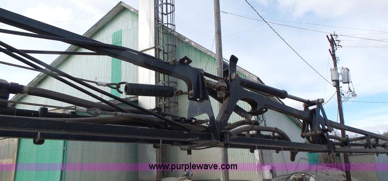 image for item L7124 2005 SpraCoupe 7650 self-propelled sprayer