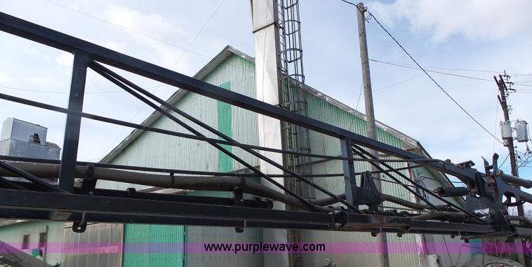 image for item L7124 2005 SpraCoupe 7650 self-propelled sprayer