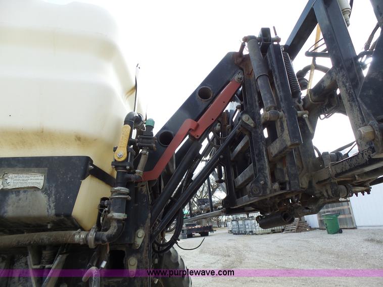 image for item L7124 2005 SpraCoupe 7650 self-propelled sprayer
