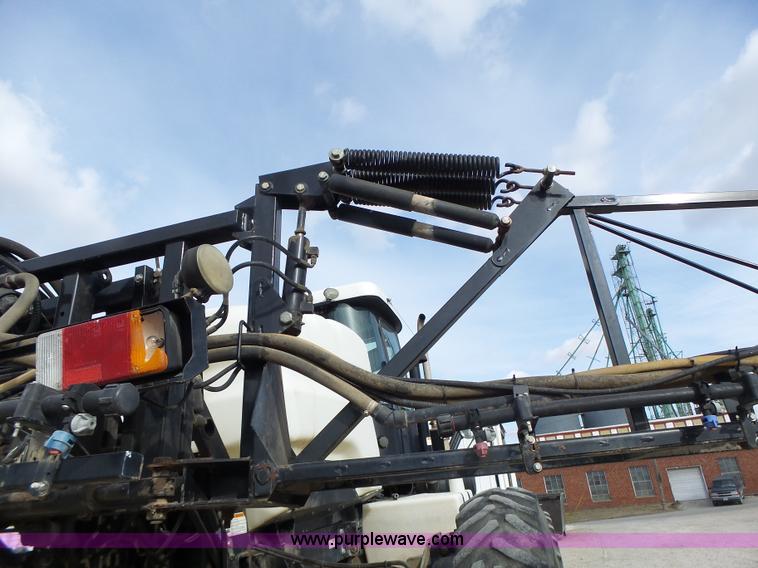 image for item L7124 2005 SpraCoupe 7650 self-propelled sprayer