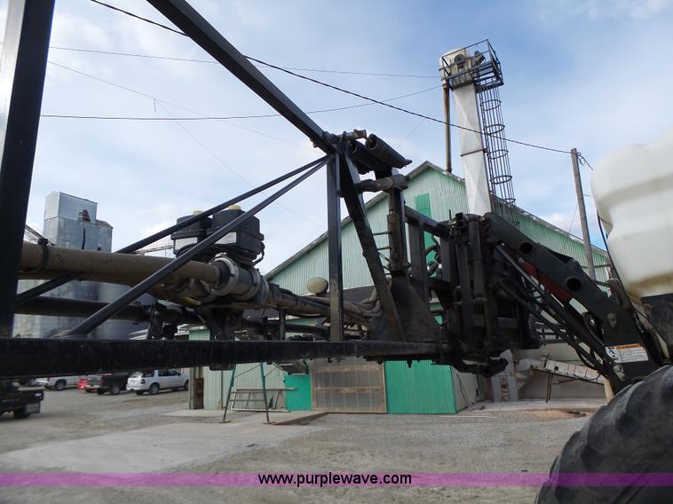 image for item L7124 2005 SpraCoupe 7650 self-propelled sprayer